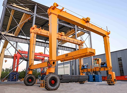 Straddle Carrier