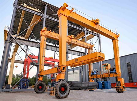 Straddle Carrier
